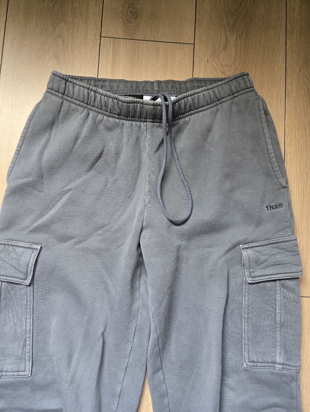 ARITZIA TNA Mega Cargo Sweatpant size M - Picture 4 of 10